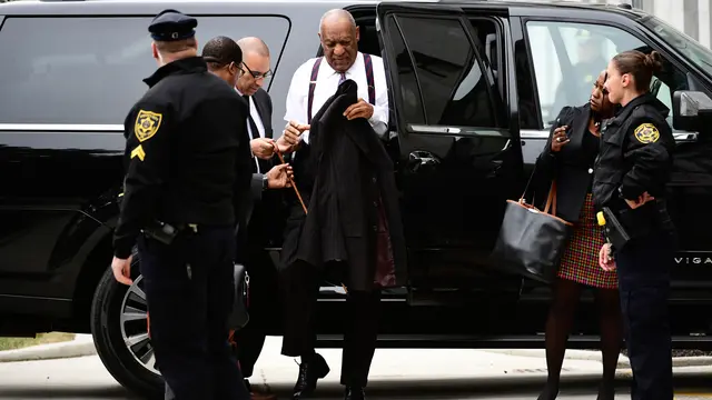 Tampil Topless, Wanita Ini Berulah di Sidang Kekerasan Seksual Bill Cosby