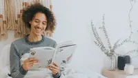 Ilustrasi membaca buku, cerita lucu. (Photo by Cole Keister on Unsplash)