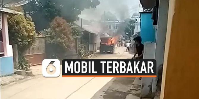 VIDEO: Mobil Tahu Bulat Terbakar di Bogor
