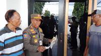 Hotel G di Kelurahan Beru, Maumere, Kabupaten Sikka, NTT saat disegel Satpol PP karena beralih fungsi menjadi lokasi protitusi (Liputan6.com/Ola Keda)