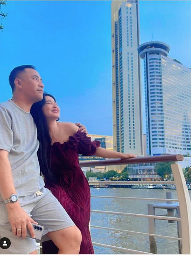 Sempat Dikira Putus, Ini 6 Potret Dewi Perssik dan Rully yang Makin Mesra