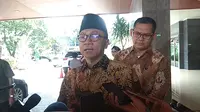 Ketua Umum PAN sekaligus Pimpinan MPR Zulkifli Hasan membesuk Menko Polhukam Wiranto di RSPAD, Sabtu (12/10/2019).(Merdeka.com/ Nur Habibie)