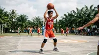 Bagaimana Cara Melakukan Overhead Pass dalam Bola Basket dengan Teknik yang Benar