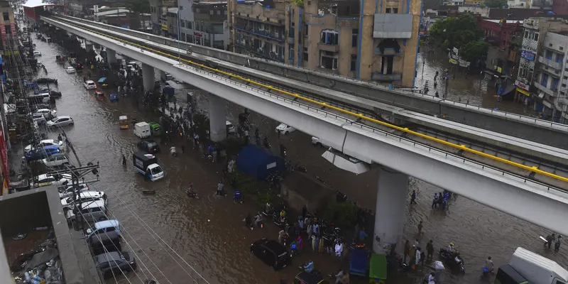 Banjir Bandang Tewaskan Puluhan Orang di Pakistan