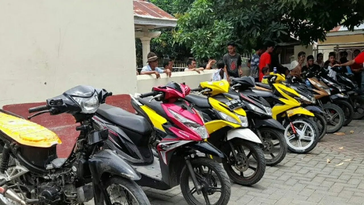Sejumlah kendaraan roda dua yang berhasil diamankan polisi dari tangan pelaku.