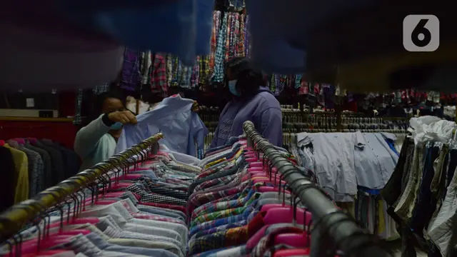 Nafas Baru Thrifting Pakaian Bekas Layak Pakai Pasar Senen