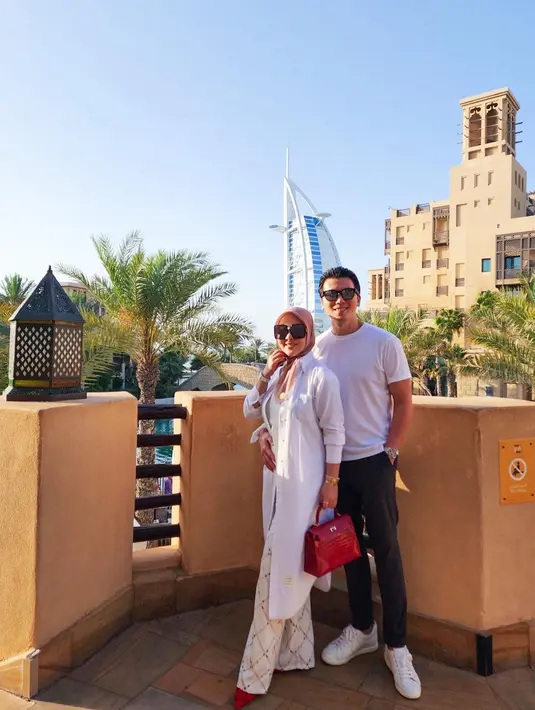 Syahrini dan Reino Barack (Sumber: Instagram/princessyahrini)