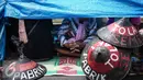 Puluhan petani melakukan aksi damai sebagai bentuk perlawanan terhadap pembangunan pabrik semen di wilayahnya, di depan Istana Merdeka, Jakarta, Rabu (27/7). Liputan6.com/Faizal Fanani)