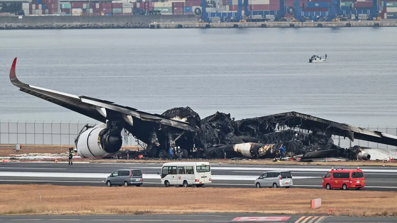 Suasana Bandara Haneda Pasca Insiden Tabrakan Pesawat