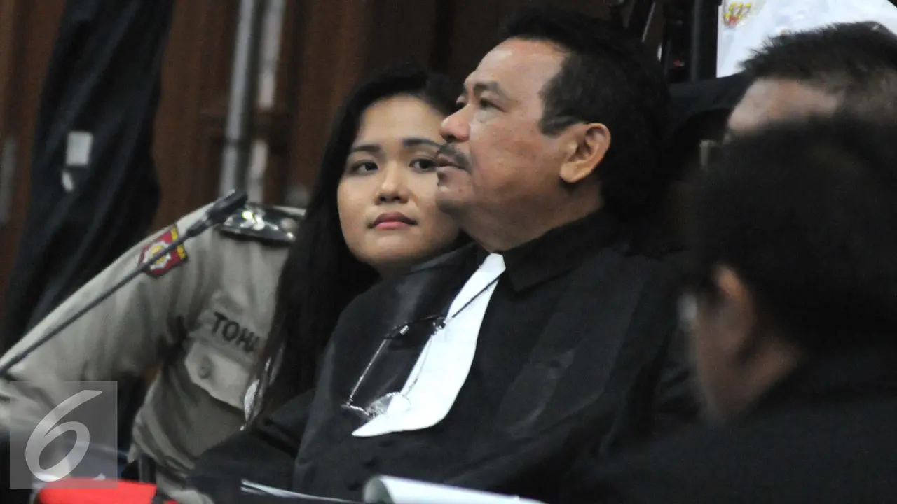 20160907- Dengar Kesaksian Ahli Patologi, Jessica Tersenyum-Jakarta- Helmi Afandi