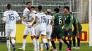 Para pemain Argentina merayakan gol yang dicetak oleh Joaquin Correa kegawang Bolivia pada laga kualifikasi Piala Dunia 2022 di Estadio Hernando Siles, Rabu (14/10/2020). Argentina menang dengan skor 2-1. (Martin Alipaz/Pool via AP)