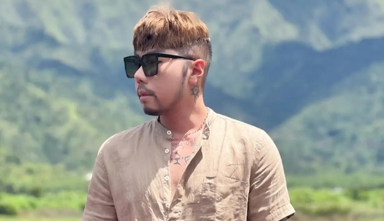 Penampilan Roy Kiyoshi saat ini pun tampak berbeda dari sebelumnya. Melalui akun Instagram, Roy Kiyoshi kini tampak memiliki tubuh yang makin kekar. (Liputan6.com/IG/@roykiyoshi)