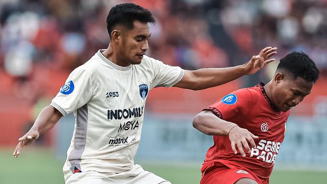 Semen Padang vs Persita Tangerang