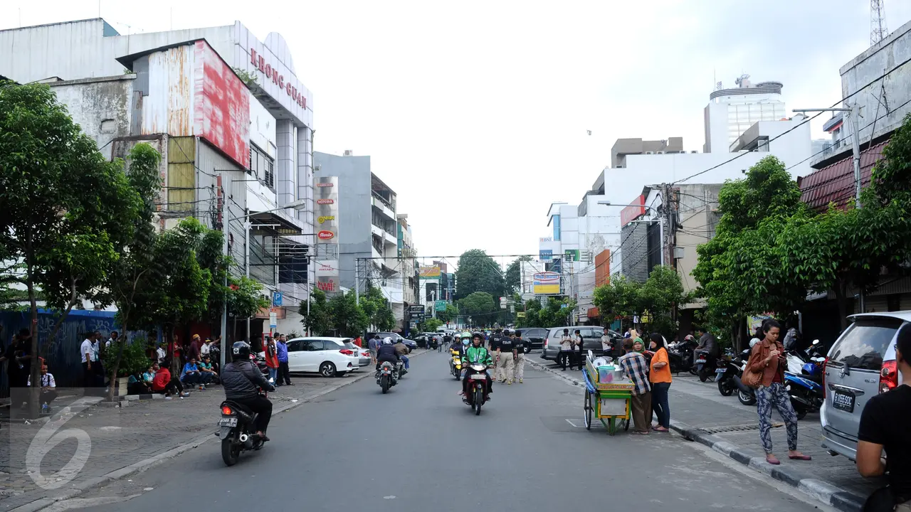 20160114-Dampak Ledakan Sarinah, Toko dan Perkantoran di Jalan Agus Salim Tutup-Jakarta