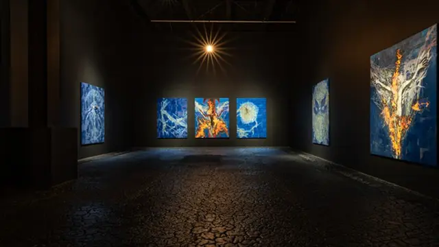 Seniman Thailand Berpameran di Museum Macan, Angkat Tema Penciptaan dan Kehancuran Lewat  Burung Phoenix dan Api