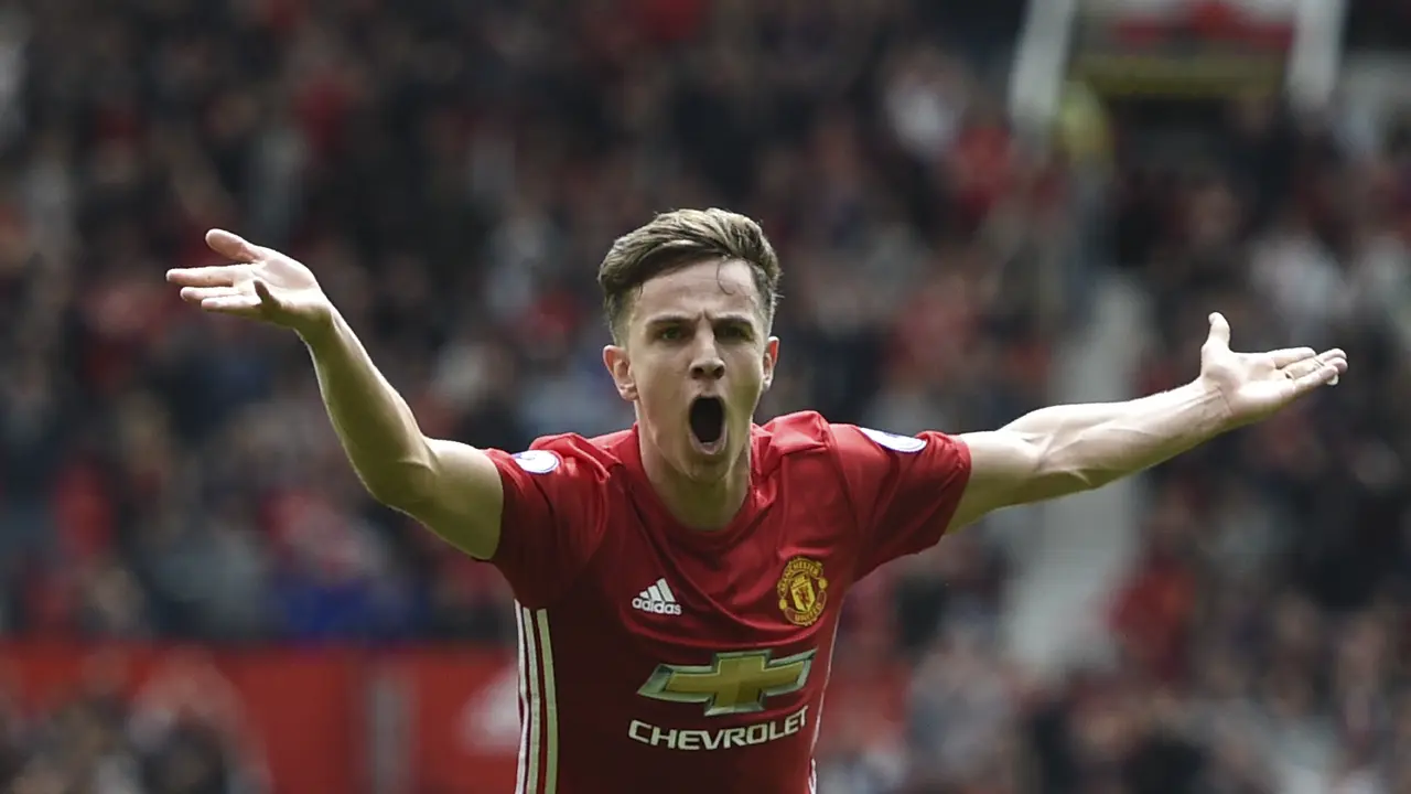 Pemain muda Manchester United (MU), Josh Harrop, rayakan gol ke gawang Crystal Palace, Minggu (21/5/2017). 