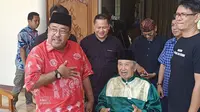 Rano Karno sowan mantan wakil gubernur DKI Jakarta Eddie Marzuki, Selasa (3/9/2024). (Merdeka.com/ Alma Fikhasari)