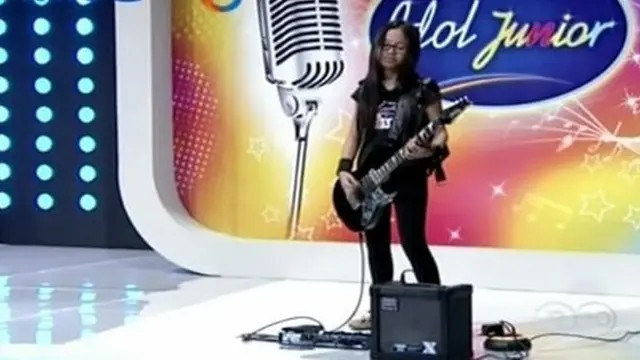 6 Potret Mayang Adik Vanessa Angel saat Audisi Indonesian Idol Junior 2014, Bak Rocker