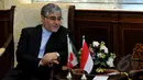 Duta Besar Iran Untuk Indonesia Valiollah Mohammadi saat berkunjung ke Ketua DPD RI Irman Gusman di ruang pimpinan DPD RI, Jakarta, Senin (4/5/2015). Pertemuan tersebut membahas hubungan bilateral kedua Negara. (Liputan6.com/Andrian M Tunay)