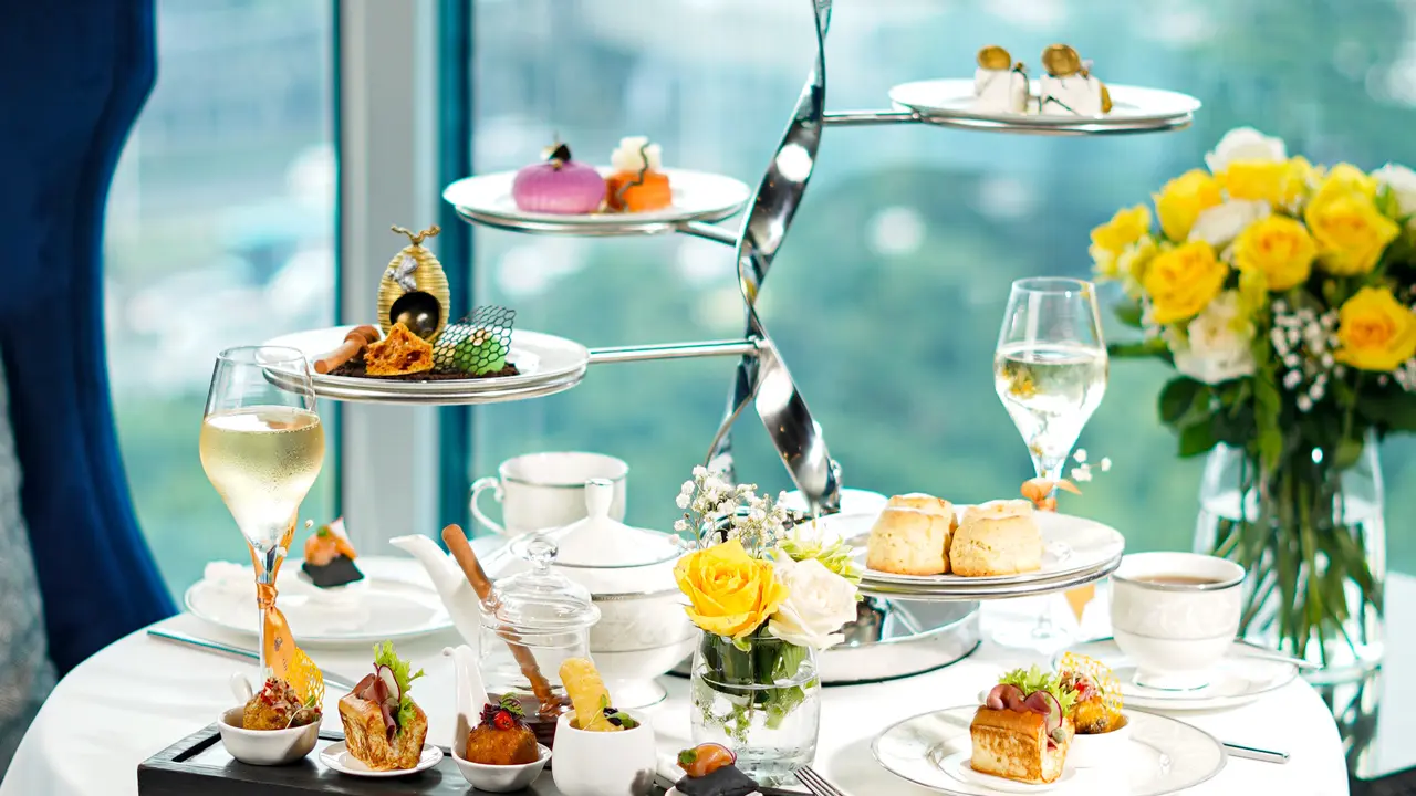 Eksplorasi Rasa Manis Madu Asli Indonesia di Sajian Afternoon Tea Ritz-Carlton Pacific Place