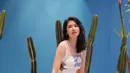 Penampilannya yang selalu simpel tapi elegan ini membuat aura kecantikannya semakin terpancarkan dan menambah pesonanya. (instagram.com/laurabas)