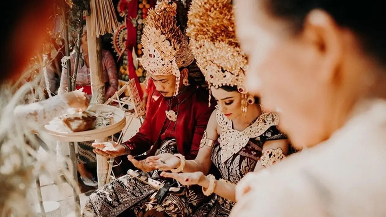 Selain Emma Waroka dan Bagus Soeharto, Ini Pasangan Artis Beda Usia di Atas 15 Tahun
