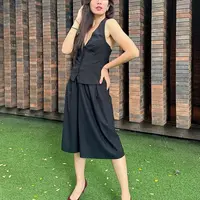 Penyanyi, aktris hingga pembawa acara ini terlihat semakin percaya diri dengan tubuh langsingnya. Penampilan terkininya bahkan disebut netizen menolak tua dan konsisten awet muda dengan gaya penampilan yang selalu kece. (Liputan6.com/IG/ussypratama)