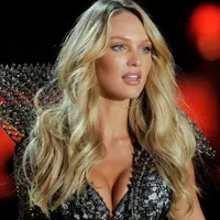 Nasib sial bisa terjadi kepada siapa saja, kapan saja, dan di mana saja, tidak terkecuali Victoria’s Secret Angel, Candice Swanepool tak luput dari kesialan. (Bintang/EPA)