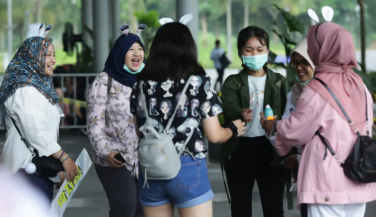 Penggemar Park Jihoon jelanng Konser digelar di ICE BSD Hall 5, Tangerang, Sabtu (15/2/2020). (Bambang E Ros/Fimela.com)