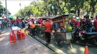 Pedagang dapat berkah saat hari buruh (Foto:Merdeka.com/Dwi Aditya Putra)