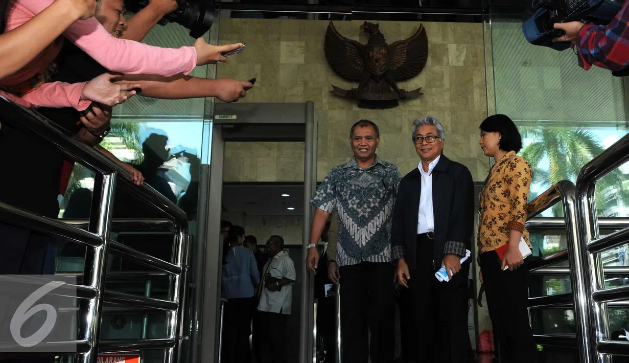 Dirut PT Pertamina Dwi Soetjipto usai pertemuan koordinasi dan supervisi pencegahan korupsi, di KPK, Jakarta, Kamis (24/3). KPK dan Pertamina sepakat untuk melakukan pengawalan atas proyek strategis disektor energi. (Liputan6.com/Helmi Afandi)