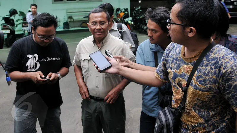 Senyum Dahlan Iskan Seusai Diperiksa Kasus Korupsi