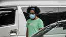 Seorang warga mengenakan masker di Manila, Filipina (2/8/2020). Jumlah kasus terkonfirmasi COVID-19 di Filipina melonjak menjadi 103.185 setelah Departemen Kesehatan negara itu melaporkan total 5.032 kasus baru pada Minggu (2/8). (Xinhua/Rouelle Umali)