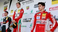 Mick Schumacher (tengah), anak dari legenda F1, Michael Schumacher, menjuarai balapan ketiga F4 Jerman seri Oschesleben, Senin (18/4/2016) dini hari WIB. (ADAC Motorsport)