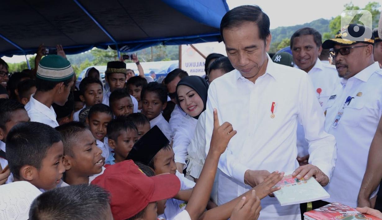 FOTO: Presiden Jokowi Temui Pengungsi Pascagempa Ambon ...