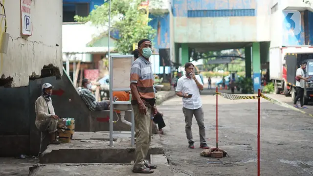 FOTO: Kembali Beroperasi, Begini Suasana di Pasar Minggu