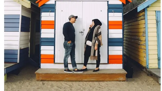 6 Potret Fitri Tropica Pamer Baby Bump, Cantik dan Memesona