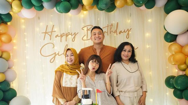 6 Momen Perayaan Ultah Gilang Dirga yang ke-32, Dapat Kejutan dari