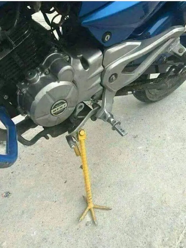 Kreatif tapi Kocak, Aksi Orang Betulin Barang Ini Bikin Kita Geleng-Geleng Kepala
