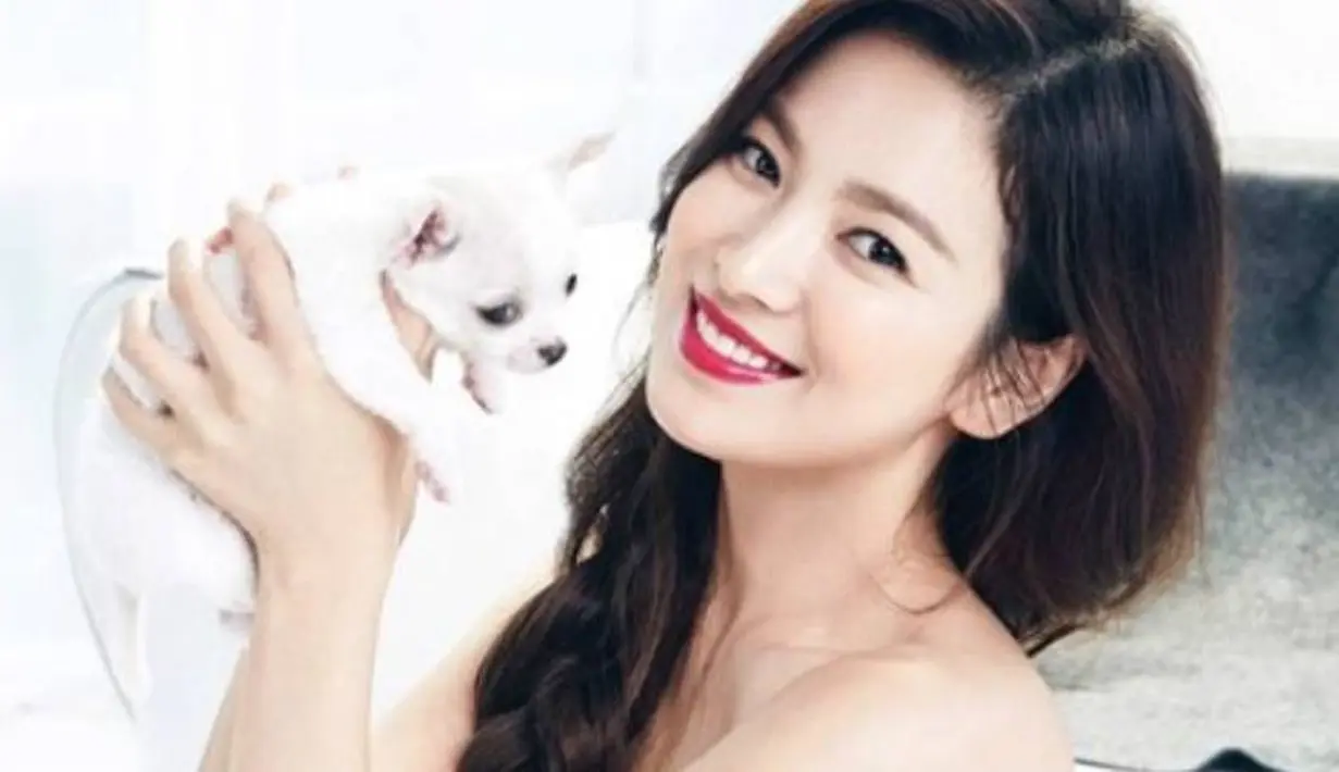 Song Hye Kyo tetap berusaha dalam dunia akting, walaupun dirinya tidak terlalu populer. Dan pada tahun 2000, ia mendapatkan peran sensasional yang membuat namanya naik. (Foto: allkpop.com)