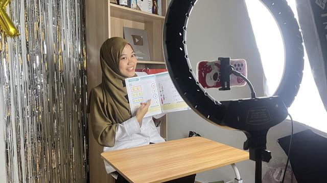 Siti Alifah Faiz, Guru Honorer yang Kini Wujudkan Impiannya bersama Shopee Affiliate Program