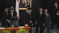 Jokowi mendapat pengawalan dari Paspampres saat menghadiri acara pelantikan anggota DPRD DKI Jakarta, Jakarta, Senin (25/08/2014) (Liputan6.com/Herman Zakharia)