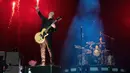Vokalis sekaligus gitaris band rock Amerika Serikat Green Day, Billie Joe Armstrong tampil pada akhir pekan Formula 1 Grand Prix Amerika Serikat 2022 atau F1 GP Amerika Serikat 2022 di Sirkuit Amerika, Austin, Texas, Amerika Serikat, 21 Oktober 2022. F1 GP Amerika Serikat 2022 diselenggarakan dari tanggal 22 sampai 24 Oktober 2022. (SUZANNE CORDEIRO/AFP)