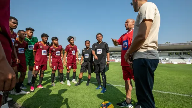 BRImo Future Garuda Berakhir Seru, Roberto Carlos Cs Jadi Pelatih di Fourfeo Cup