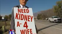 Pria tua ini rela berjalan puluhan kilo tiap hari untuk mencari donor ginjal bagi istrinya