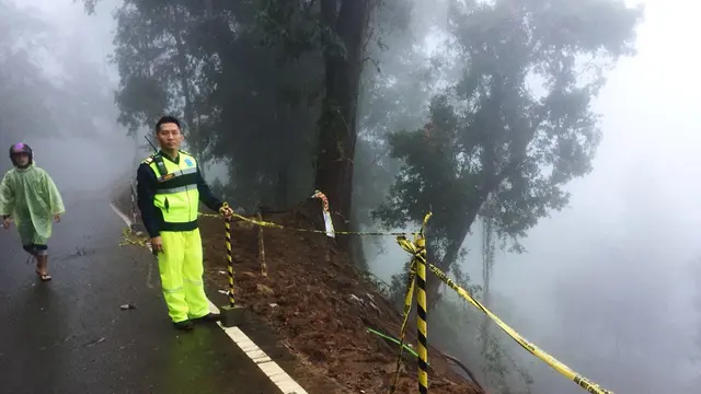 Longsor Puncak, Dua Orang Tewas, Empat Masih Belum Ditemukan