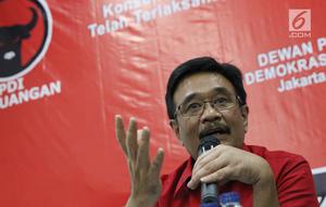 Ketua DPP PDIP, Djarot Saiful Hidayat memberi keterangan terkait Kongres V PDI Perjuangan tahun 2019 di Jakarta, Kamis (1/8/2019). Kongres dilaksanakan di Bali pada 8 Agustus 2019 dan mengambil tema Solid Bergerak Untuk Indonesia Raya. (Liputan6.com/Helmi Fithriansyah)