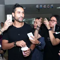 Rekan selebritis jenguk Julia Perez di RSCM (Deki Prayoga/bintang.com)