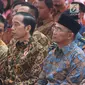 Presiden Jokowi didampingi Mendikbud Muhadjir Effendy menghadiri peresmian gedung fasilitas layanan Perpustakaan Nasional di Jakarta, Kamis (14/9). Gedung dengan 27 lantai ini merupakan gedung perpustakaan tertinggi di dunia. (Liputan6.com/Angga Yuniar)