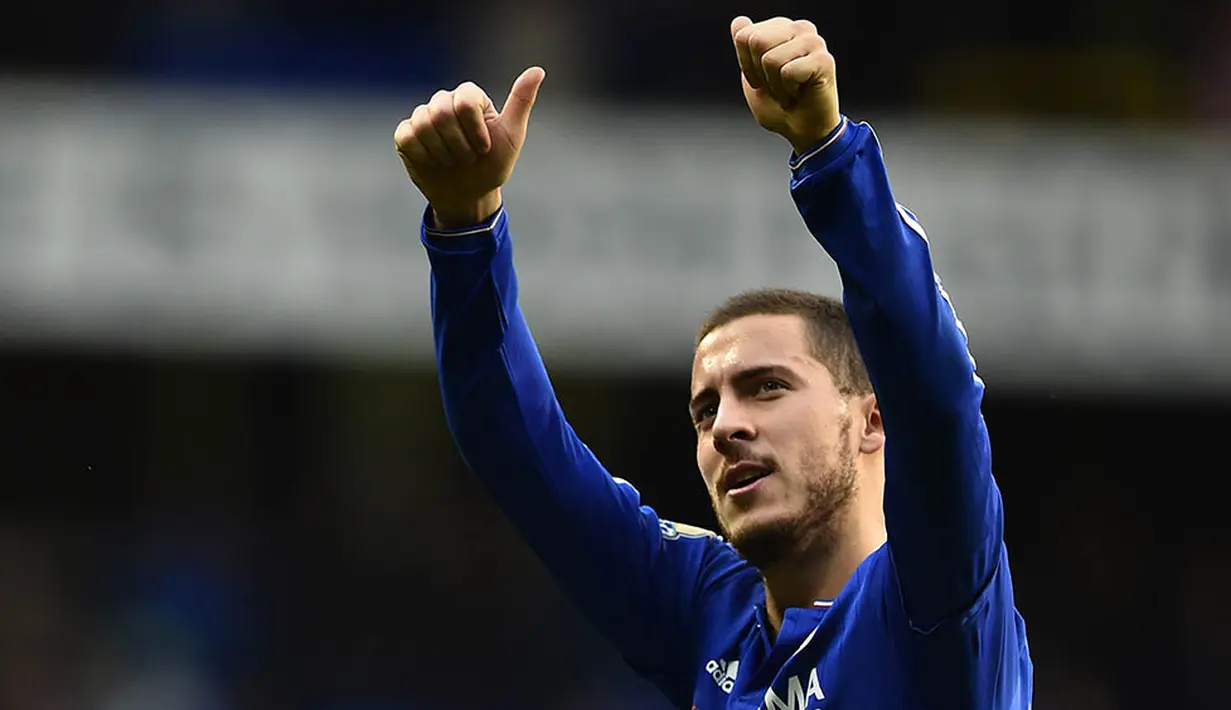 4. Eden Hazard, media Spanyol, El Chiringuito de Jugones, menyebutkan bintang Belgia ini kian dekat dengan Real Madrid. Gelandang Chelsea yang musim ini penampilannya mengecewakan itu sepertinya ingin segera meninggalkan London. (AFP/Ben Stansall)